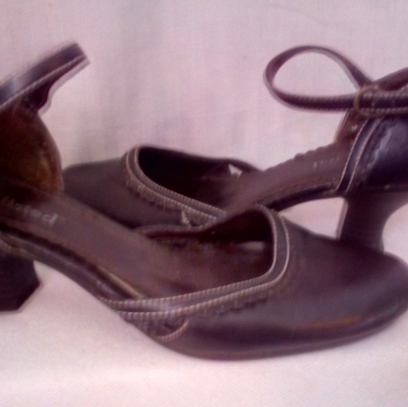 Unlisted sz8 black low heel shoes - Picture 4 of 5